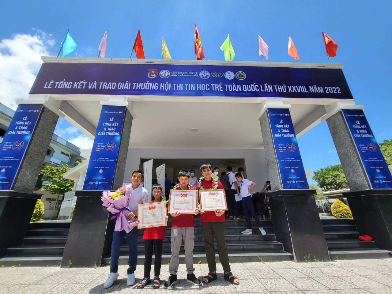 Victoria Thang Long’s students team win the highest awards in table d2 – Nationwide information student conference in 2022